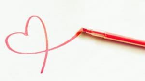 蛍光ペンで描かれた心臓のモチーフ